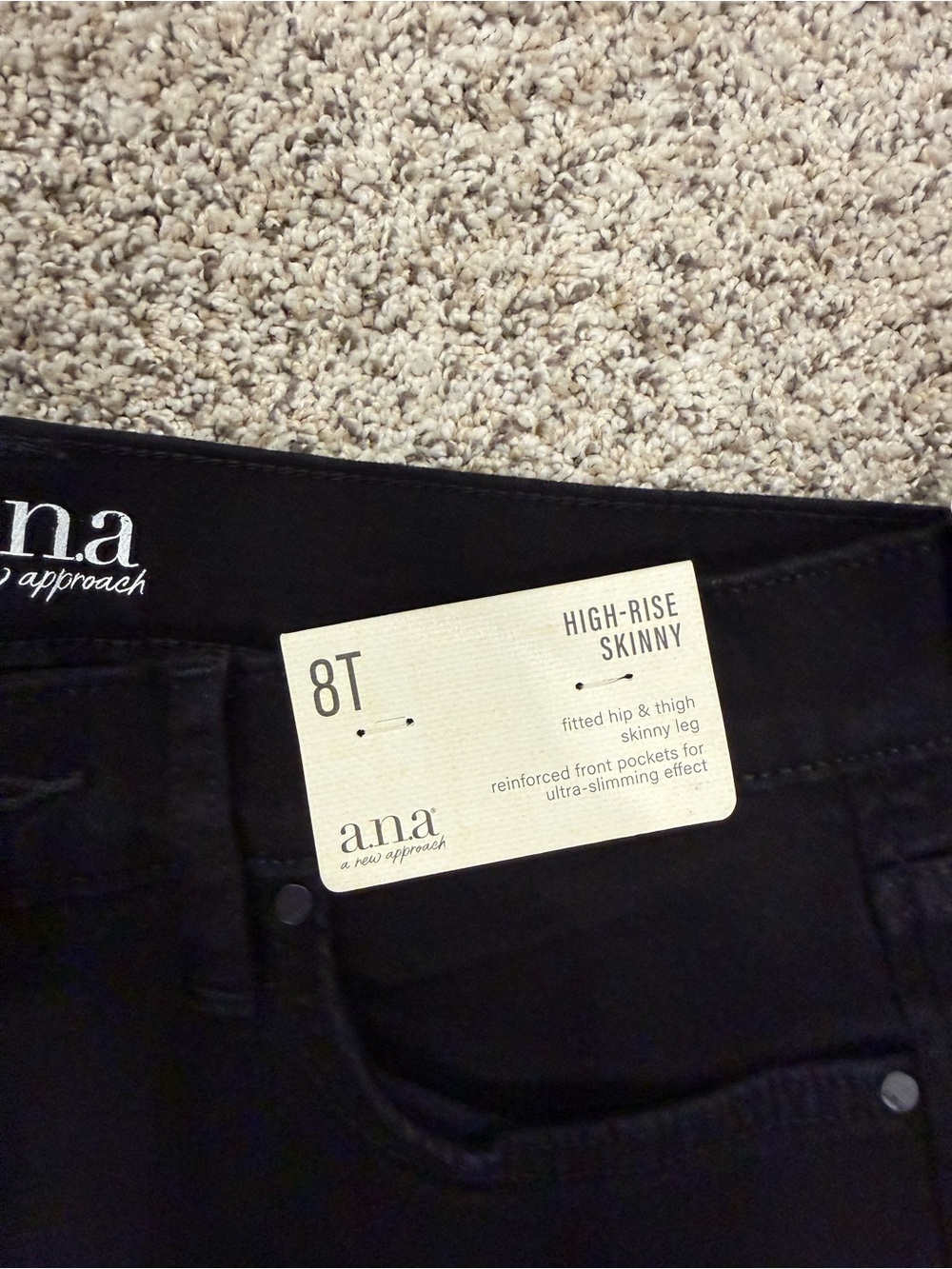 a.n.a High-Rise Skinny Jeans in Black